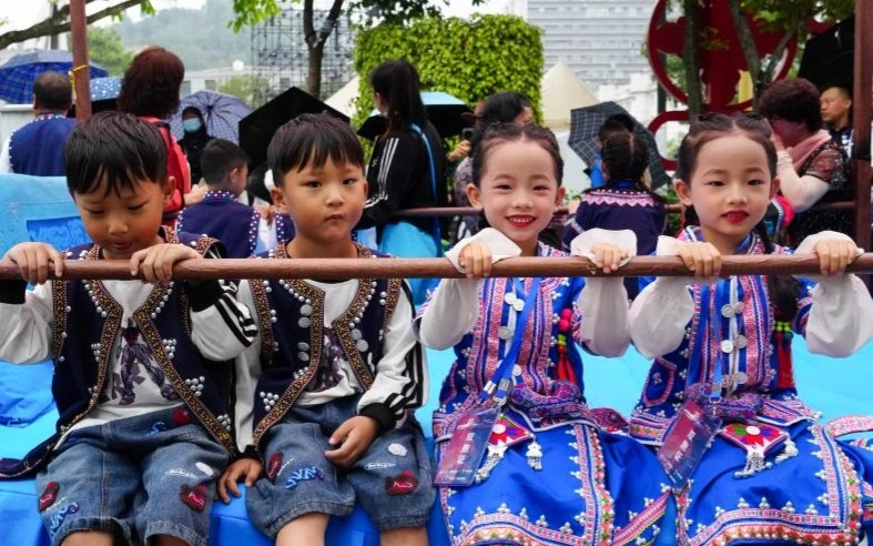 China’s Mojiang hosts 20th International Twins Festival