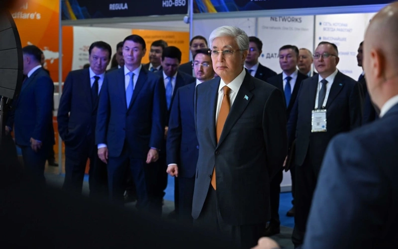 President introduced to KEDEN, SmartCargo platforms, KazMaps digital road map 