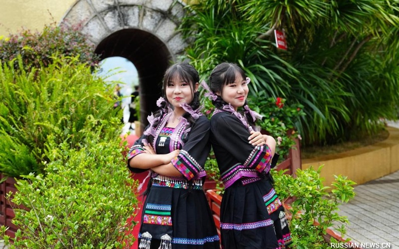 China&rsquo;s Mojiang hosts 20th International Twins Festival