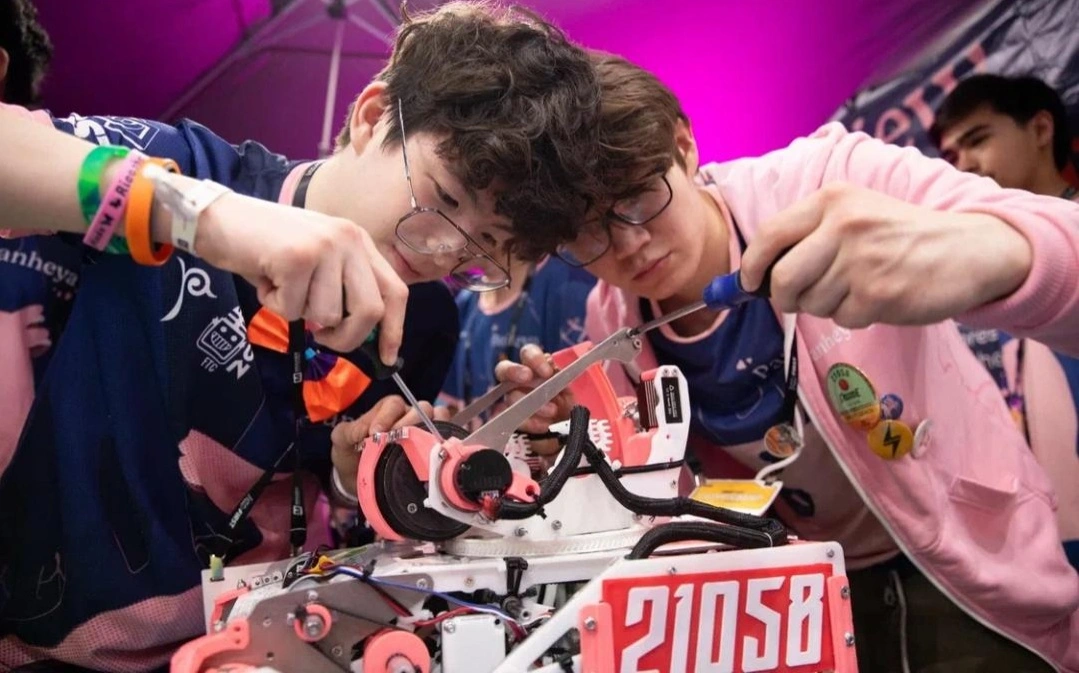 Сборная Казахстана завоевала 12 наград на чемпионате мира по робототехнике в Хьюстоне