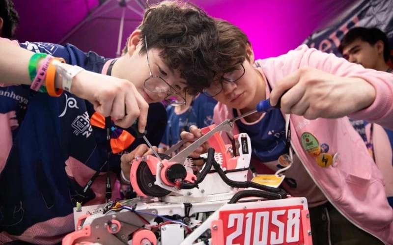 Team Kazakhstan bags 12 awards at World Robotics Championship in Houston 