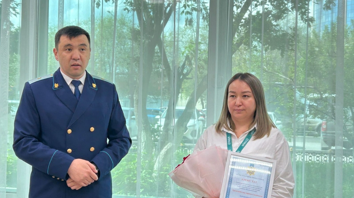 Алаяқтарға сенген ақтөбелікті райынан қайтару үшін екі сағат уақыт керек болды