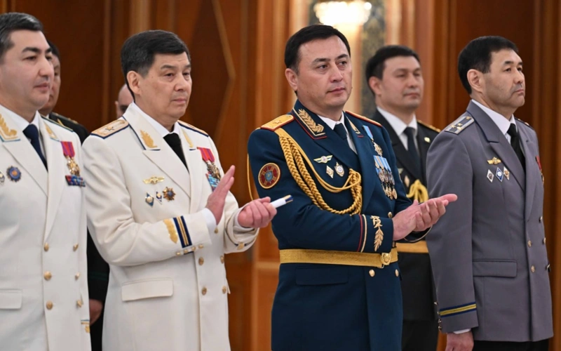 марапат және әскери шен тапсыру рәсімі