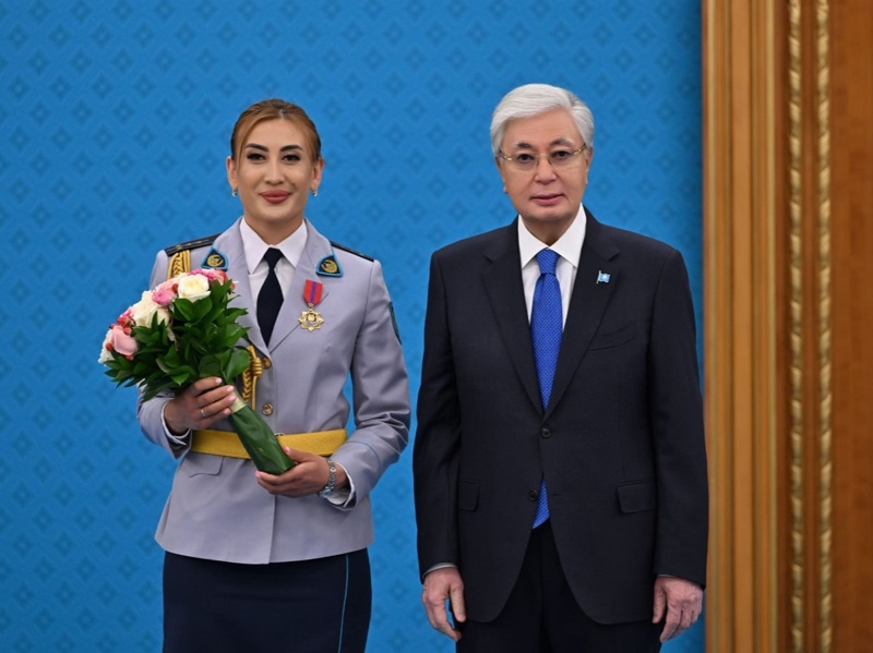 Kazakh President honors group of citizens for courage 