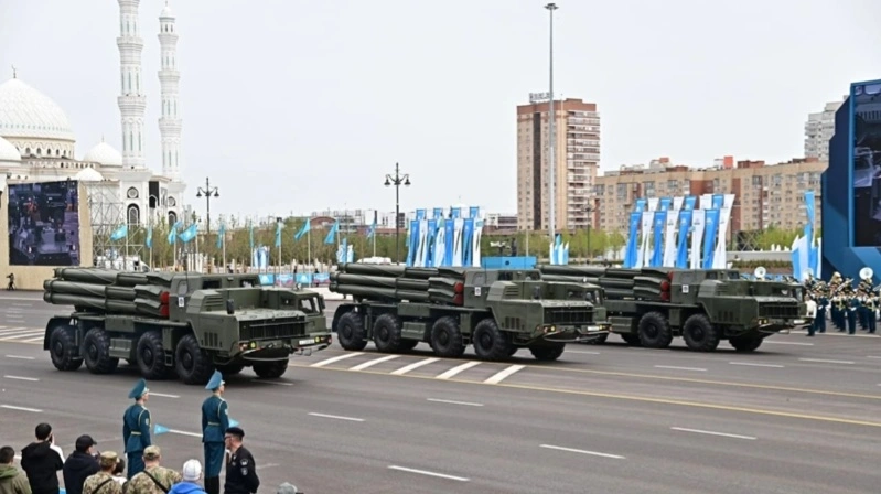 Каким вооружением и военной техникой оснащена казахстанская армия