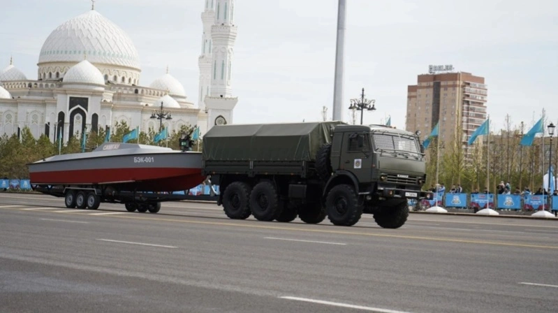 Каким вооружением и военной техникой оснащена казахстанская армия