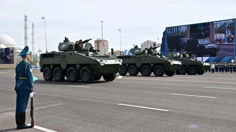 Каким вооружением и военной техникой оснащена казахстанская армия