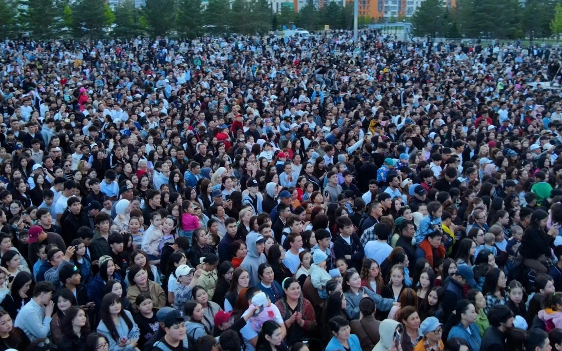 В Астане День защитника Отечества завершился большим Open Air-концертом