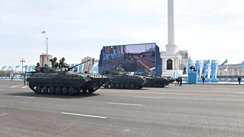 Каким вооружением и военной техникой оснащена казахстанская армия