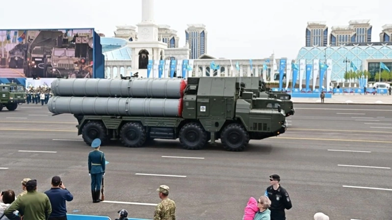 Каким вооружением и военной техникой оснащена казахстанская армия