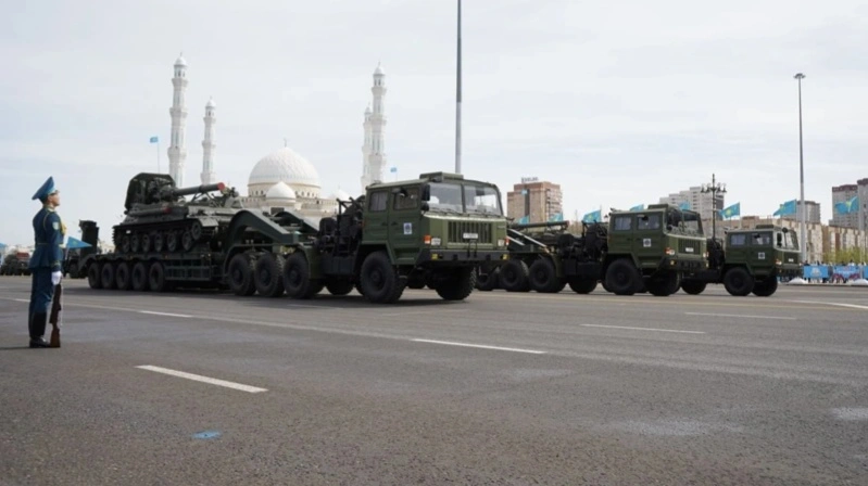 Каким вооружением и военной техникой оснащена казахстанская армия