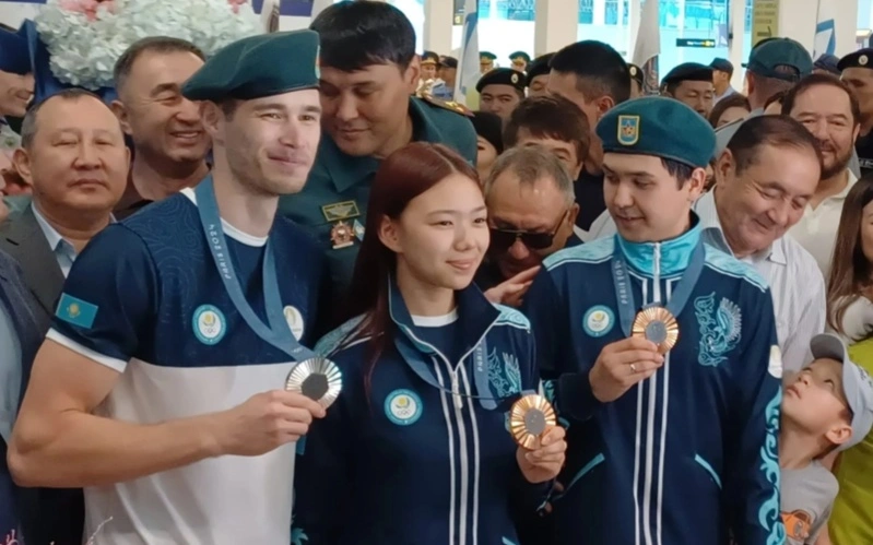  кто из казахстанских спортсменов совмещает спорт с воинской службой