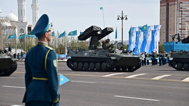 Каким вооружением и военной техникой оснащена казахстанская армия