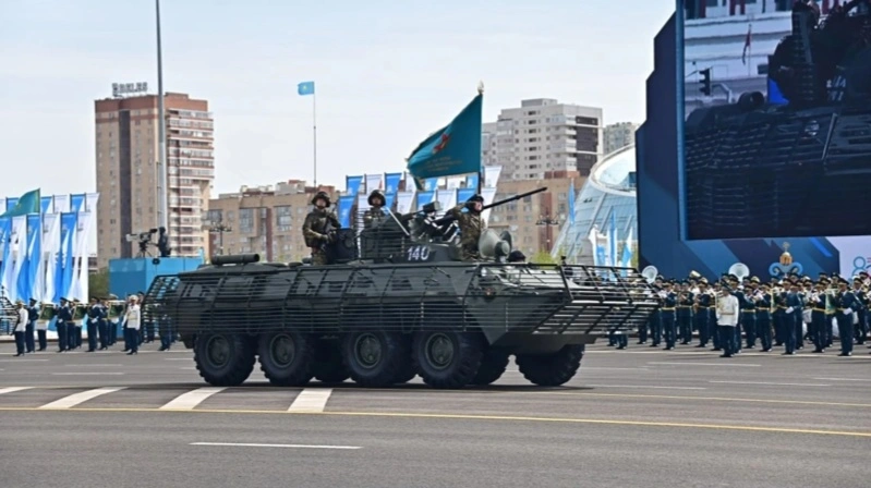 Каким вооружением и военной техникой оснащена казахстанская армия