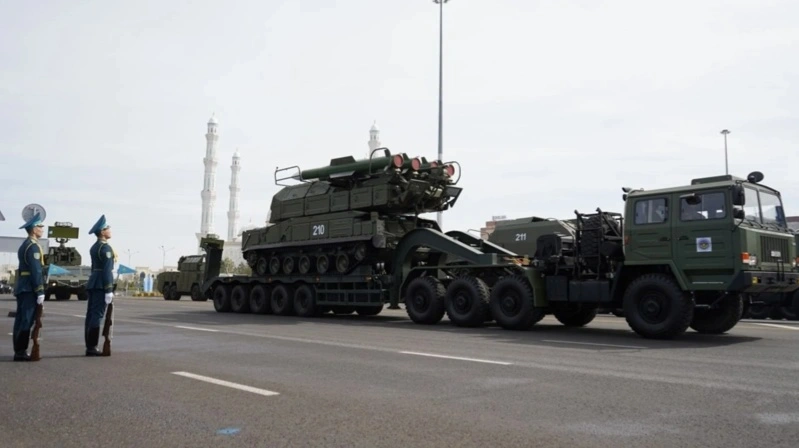 Каким вооружением и военной техникой оснащена казахстанская армия