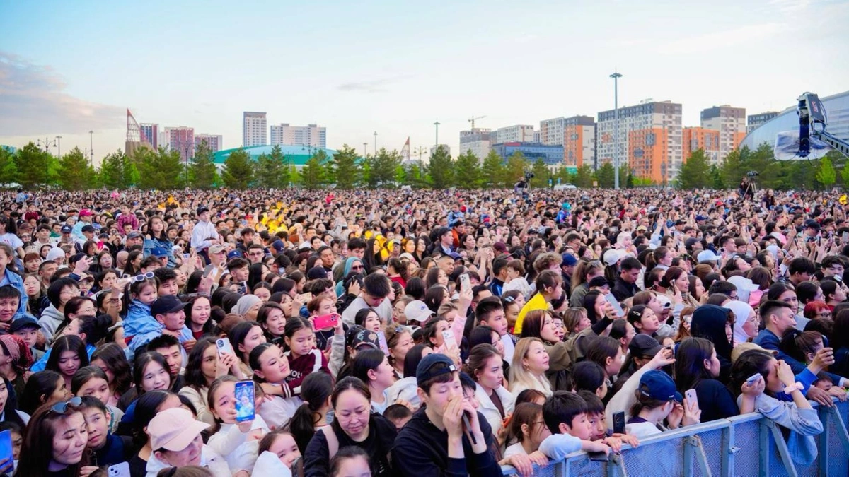 Астанада Отан қорғаушылар күні ауқымды Open Air концертімен аяқталды