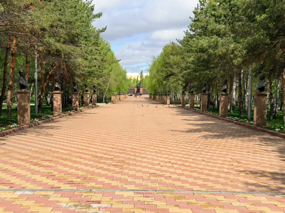 Аллея в Костанае