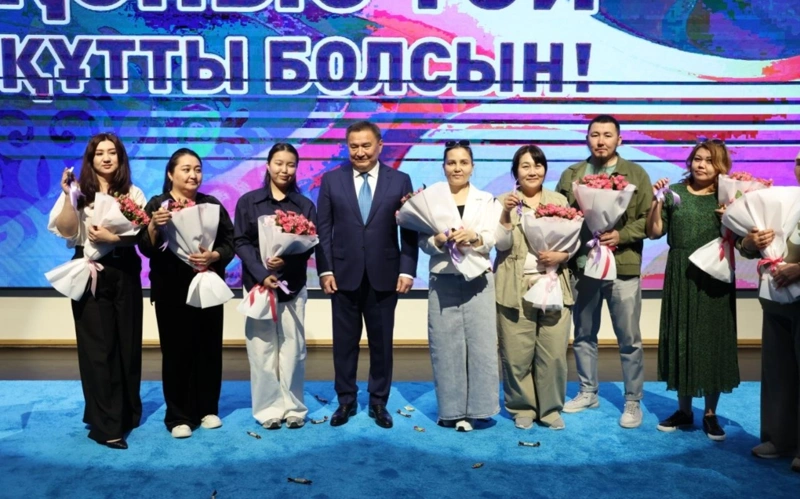 Новоселье к юбилею: в Косшы еще 10 семей получили ключи от квартир