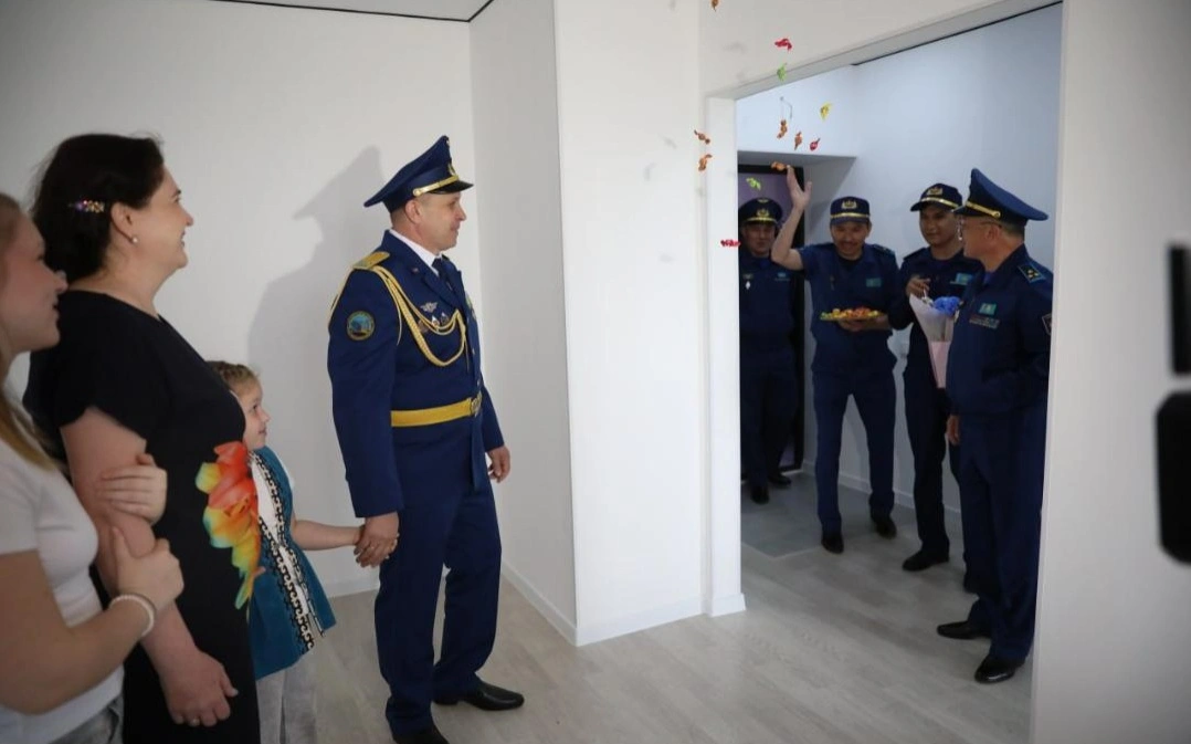 Отан қорғаушы күнінде әскери қызметшілер баспаналы болды