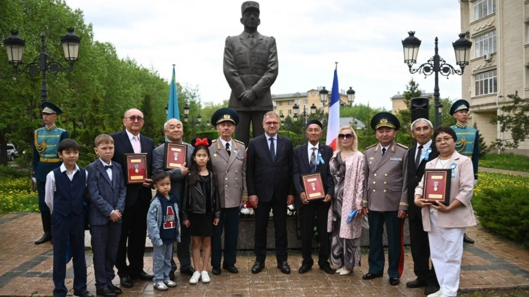 Франция елшілігі қазақ жауынгерлерінің рухына құрмет көрсетті