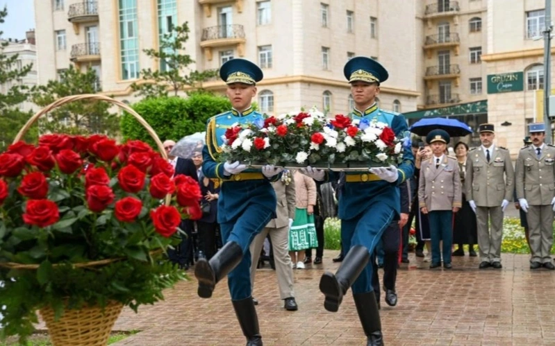 Франция элчихонаси қозоғистонлик жангчилар хотирасига эҳтиром кўрсатди