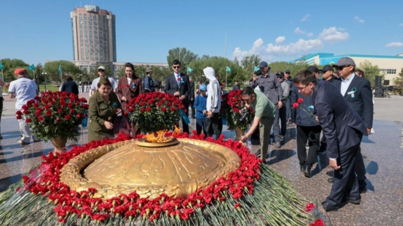 Minute of silence: Kazakhstan honors fallen heroes
