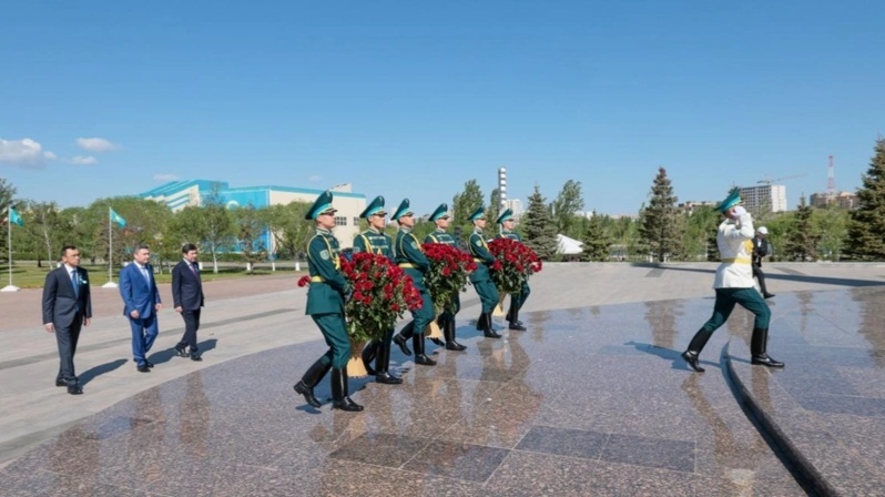 Minute of silence: Kazakhstan honors fallen heroes