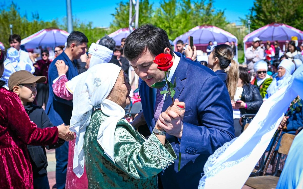 Aqtóbede kópbalaly analar men &laquo;Altyn alqa&raquo; ıegerleri marapattaldy