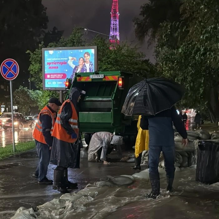 Rekordnye osadkı za sýtkı zafıksırovany v Almaty