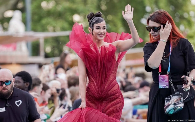 п