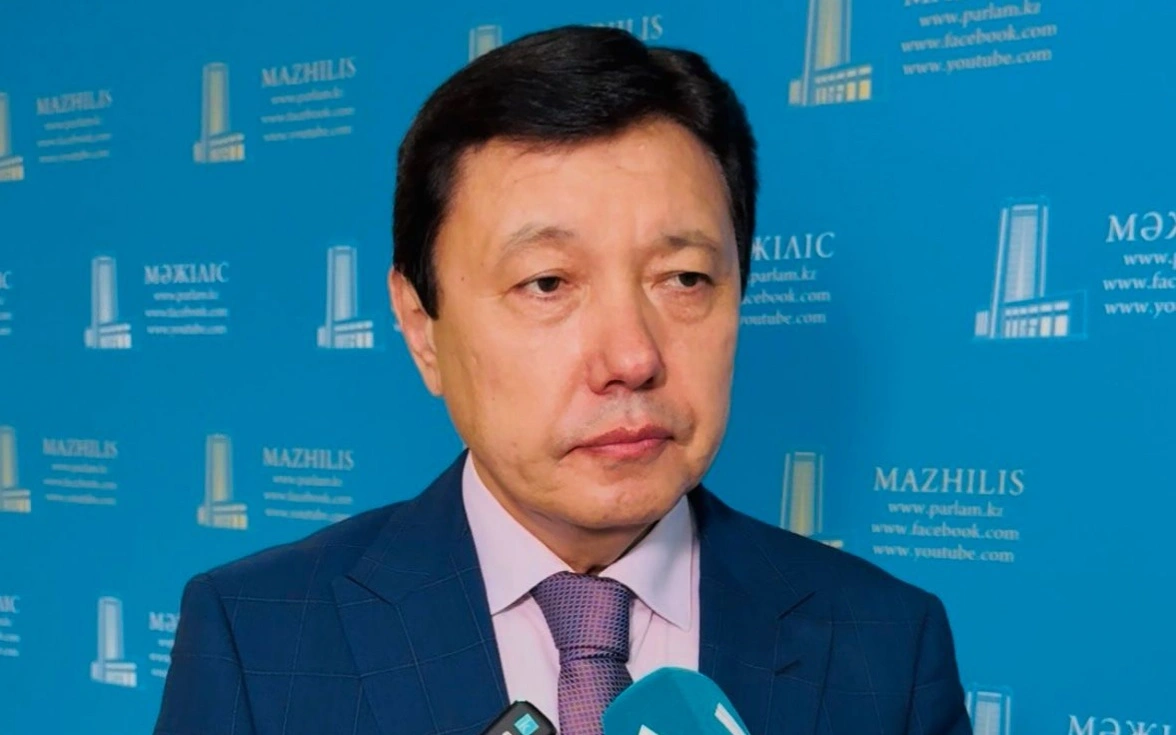 Birtutas Parlamentke bastar jol: &laquo;Parlamentarızm jarshysy&raquo; jýrnaly tanystyryldy 