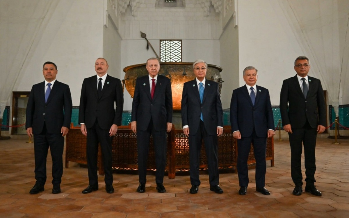 Presidents of Kazakhstan, Azerbaijan, Kyrgyzstan, Türkiye, and Uzbekistan visit Yassawi Mausoleum