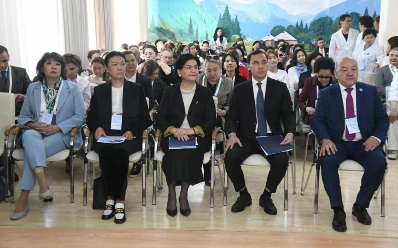 Онкология және жүктілік: елордада өзекті медициналық мәселелер көтерілді