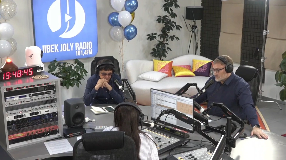 Кадр с радио Jibek Joly