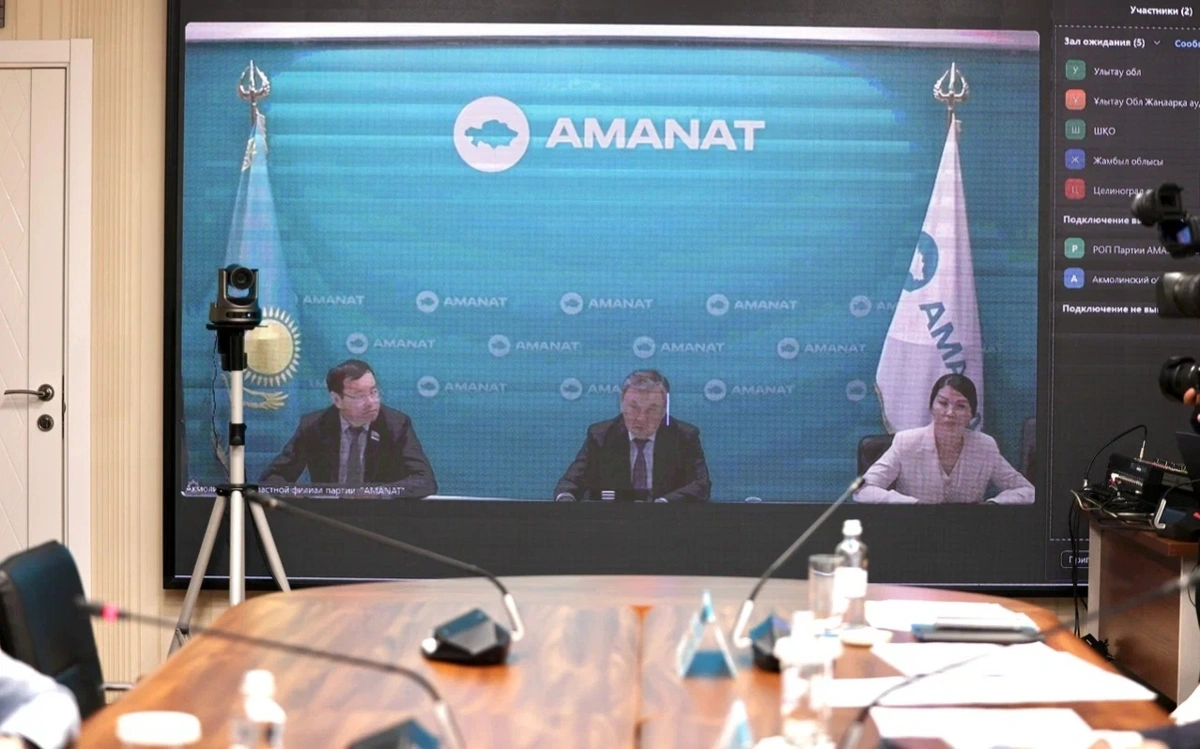 Инфраструктура и зарплаты: председатель партии AMANAT взял под контроль вопросы жителей