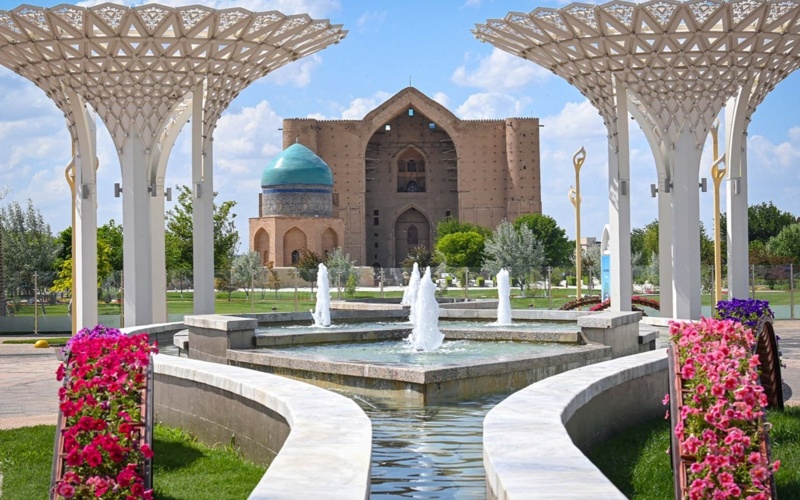 Presidents of Kazakhstan, Azerbaijan, Kyrgyzstan, T&uuml;rkiye, and Uzbekistan visit Yassawi Mausoleum