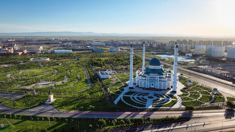 Kazakh, Uzbek presidents tour new mosque in Turkistan 