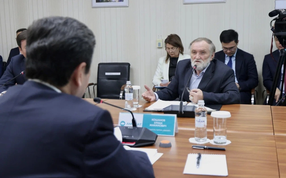 Инфраструктура и зарплаты: председатель партии AMANAT взял под контроль вопросы жителей