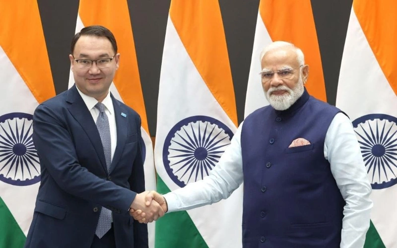 Yerzhan Ashikbayev and Narendra Modi