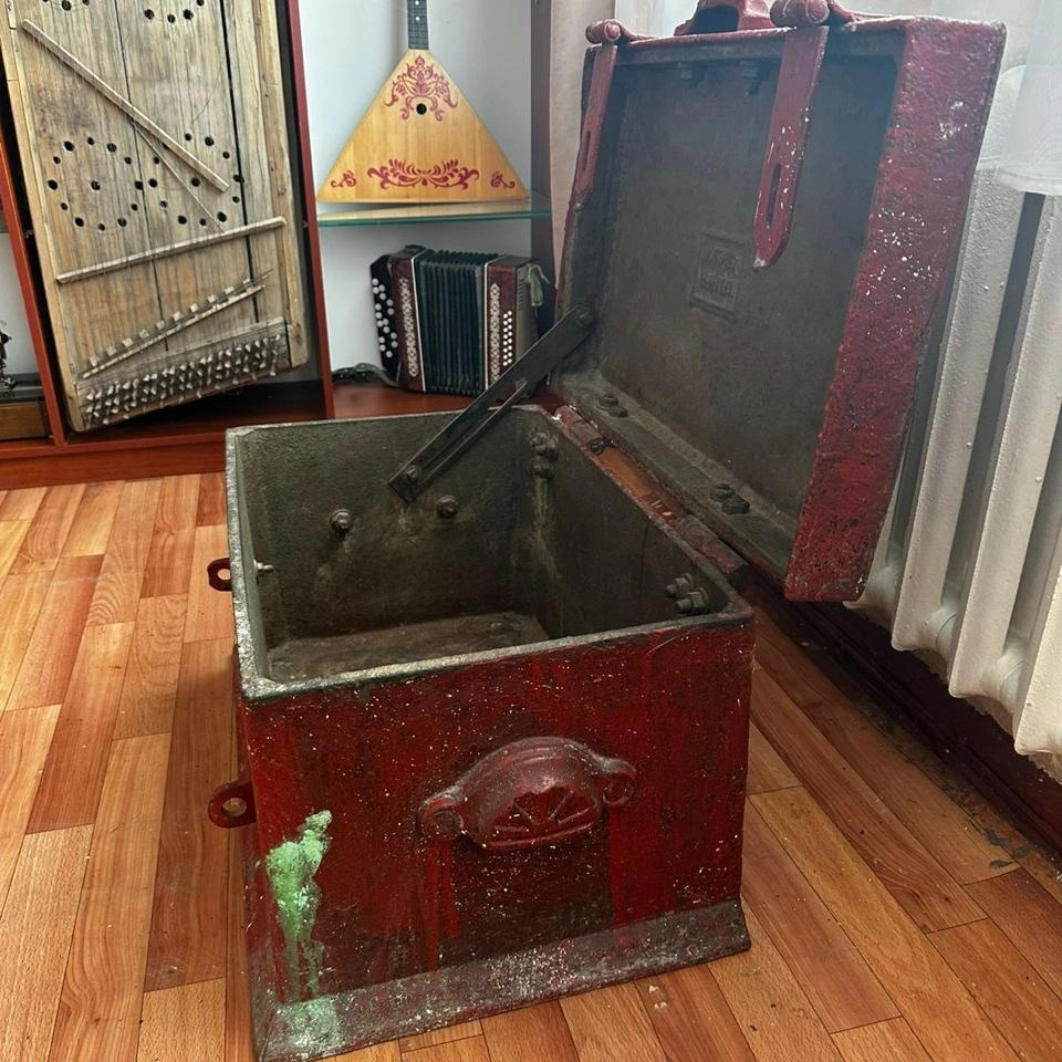 ы