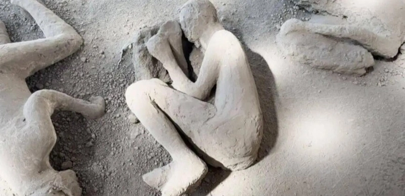 Ancient Pompeii doctor identified by medical instruments found in cast