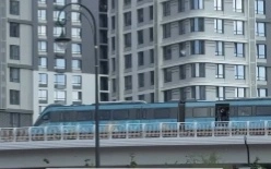 LRT júıesinde qaýipsizdik erejesin buzǵan jolaýshylar beınebaqylaý arqyly anyqtalyp jatyr