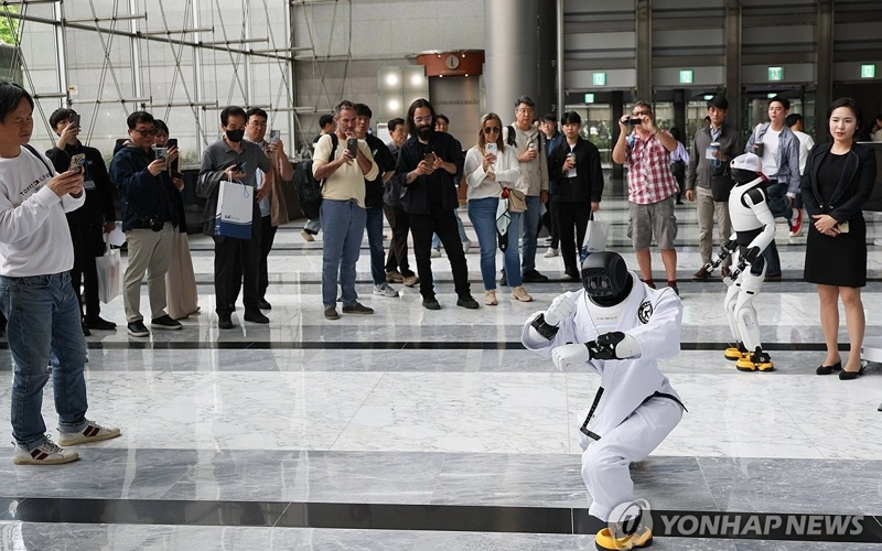 Robots, South Korea,  humanoids