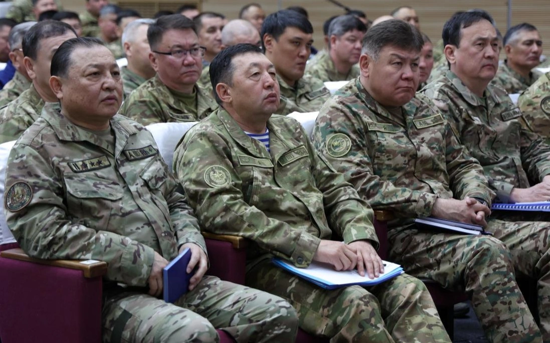 Қорғаныс министрі әскери қызмет қауіпсіздігі мен тәртіпті күшейтуді тапсырды