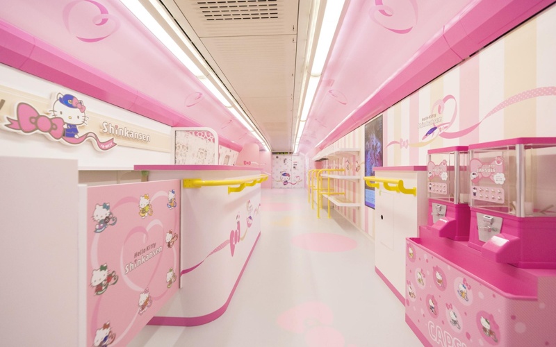 Japan’s Hello Kitty bullet train makes final run