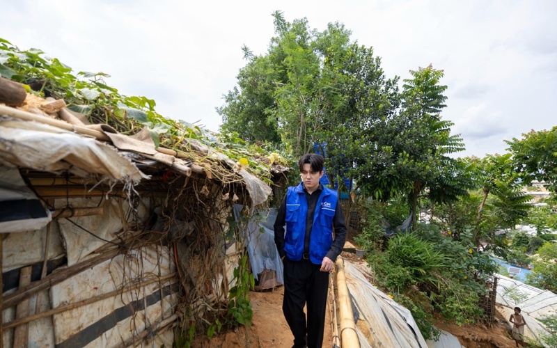 Dimash Qudaibergen visits camp for forcibly displaced people in Bangladesh