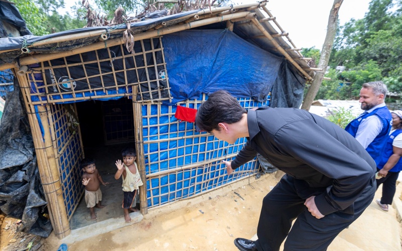 Dimash Qudaibergen visits camp for forcibly displaced people in Bangladesh