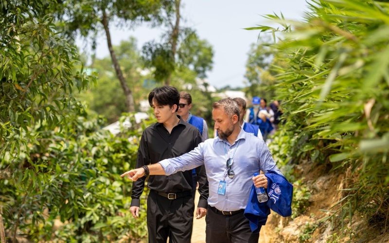 Dimash Qudaibergen visits camp for forcibly displaced people in Bangladesh