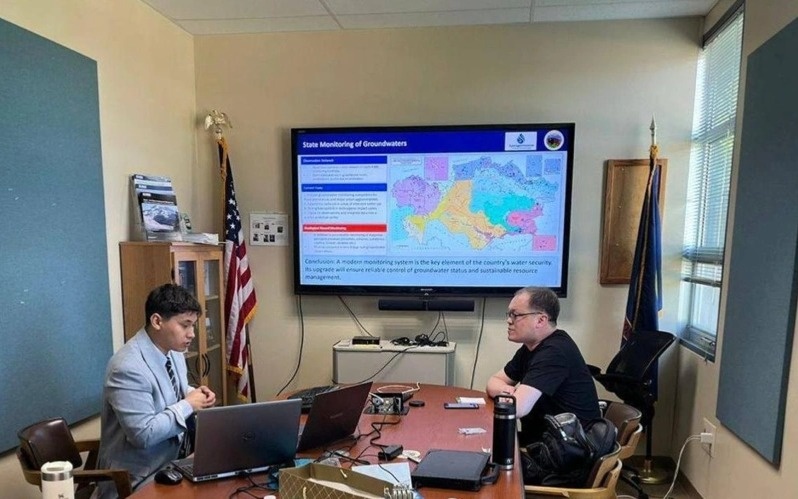 Kazakh hydrogeologists study U.S. groundwater management technologies