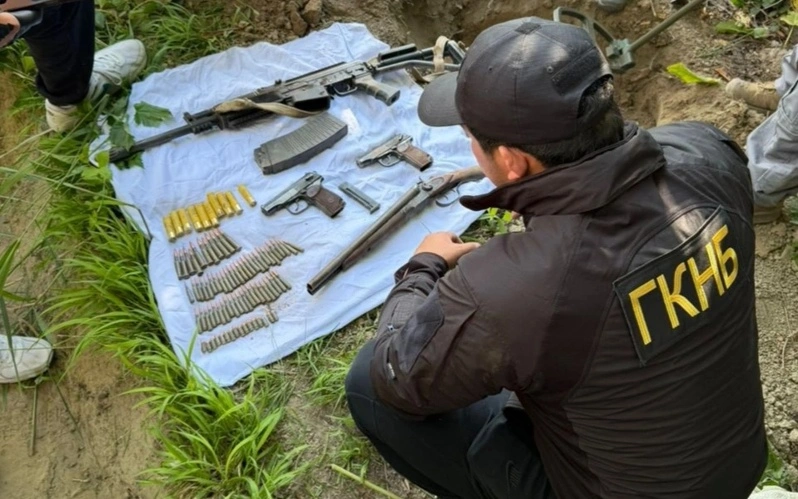 Қырғызстанда қылмыстық топқа тиесілі қару-жарақ қоймасы табылды